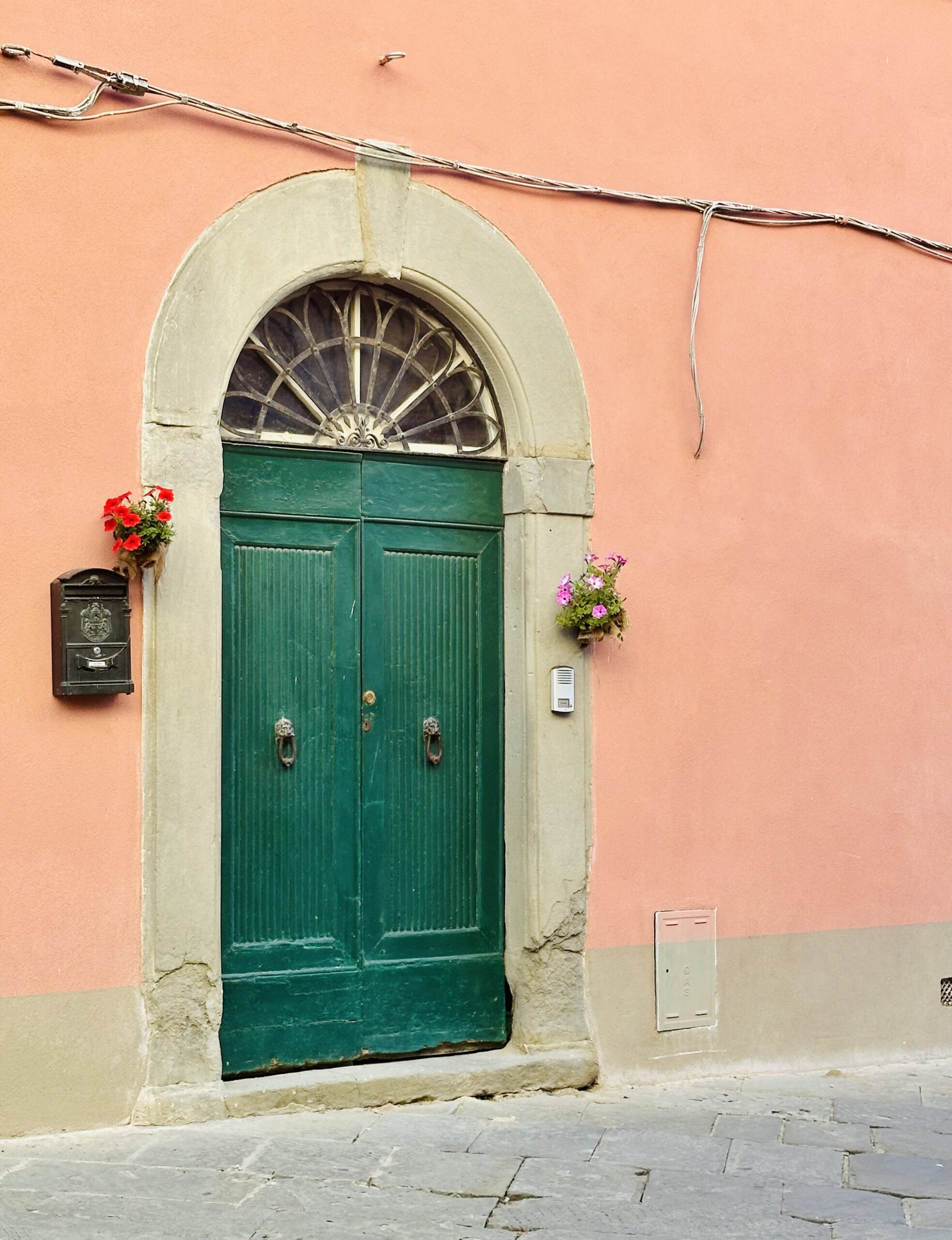 Dörr på hus i italien
